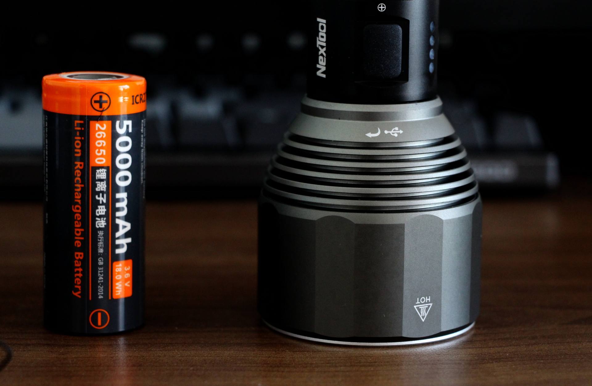 2000流明高亮手电在手，户外横扫黑暗：纳拓户外强光手电筒体验