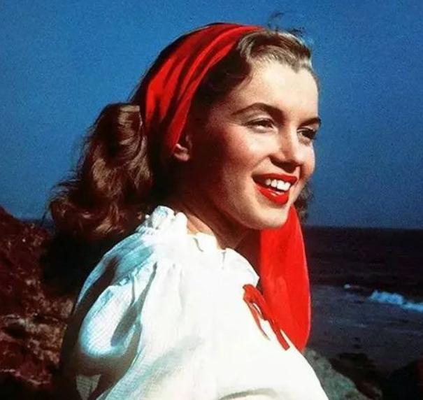 适合冬天里的丝巾,冬天丝巾的系法教程短视频