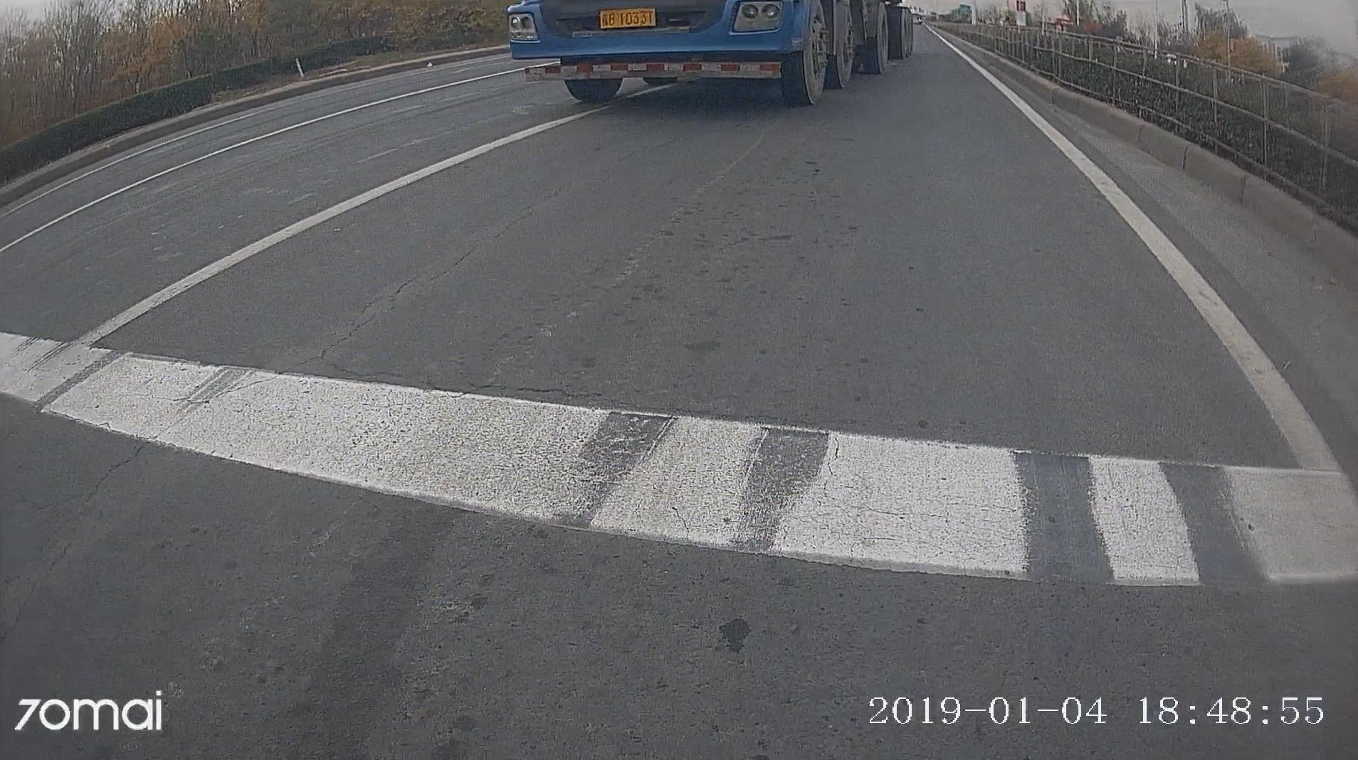 雨天流媒体摄像头看不清,前后双摄记录仪雨天效果