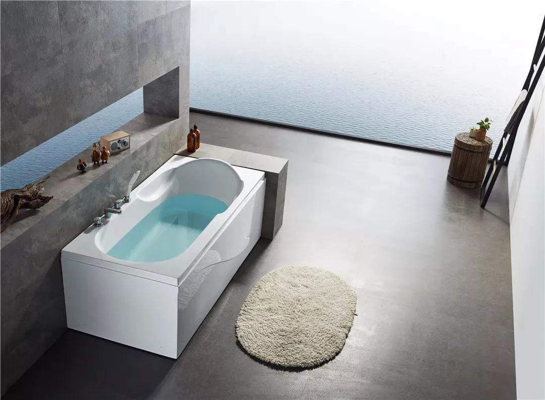 浴缸泡澡买什么样的好,浴缸什么材质好如何正确选购浴缸