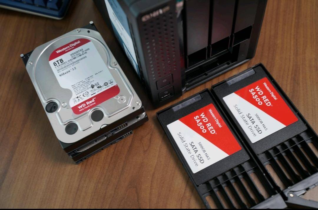 万千宠爱巨集一身，家庭版NAS，畅享数据海洋的快乐吧