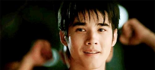 我喜欢的小哥哥身上有一股奶香味，后来不喜欢他了，奶香味就消失了