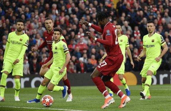 利物浦球迷看阿诺德角球,利物浦66号阿诺德发角球多大