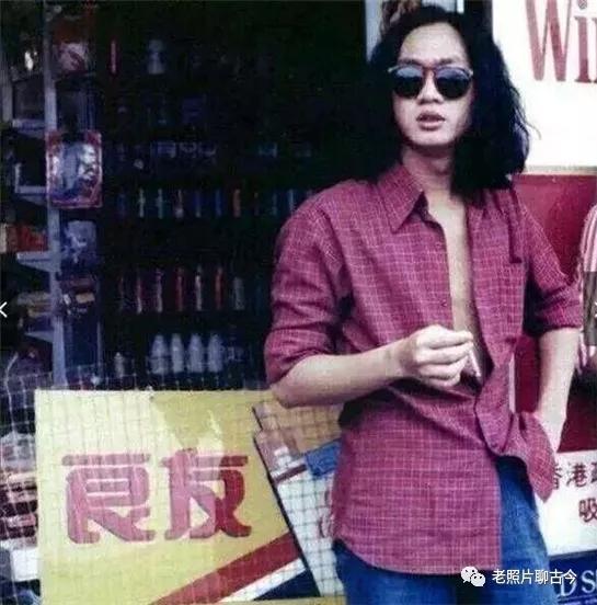 黄家驹罕见的老照片，图4与兄弟登长城，图7是他深爱过的女人