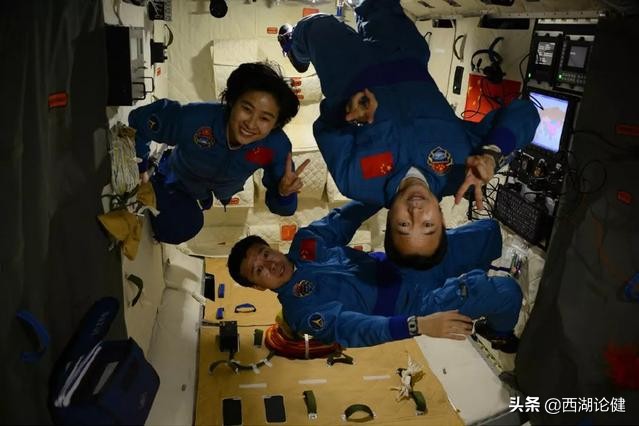 一分钟了解航天员的日常生活,航天员在太空也是一日三餐吗