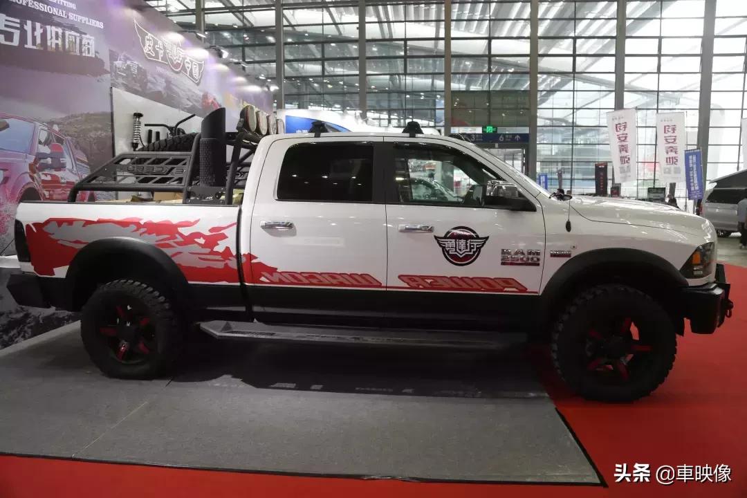 道奇公羊长角号限量版越野视频,道奇公羊ram1500trx越野视频