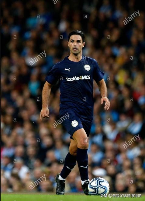 曾经风靡98世界杯的彩色pumaking,如今低调变身成贝莱林小黑鞋