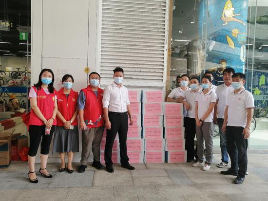 感动!核酸检测点内暖意流淌