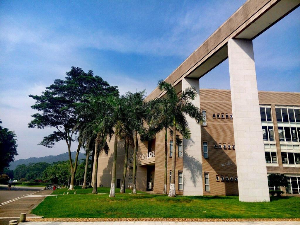 北京师范大学在珠海有3个“冠名机构”,名字相似,但地位差别大