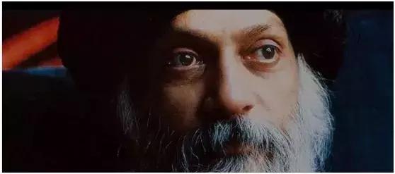 淫乱、*杀暗**、*听窃**、投毒残害近千人……此人罪行累累，却被包装成大师，出书600多本，影响至今