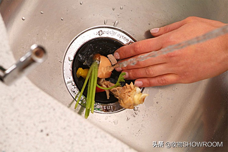 厨房垃圾总是引来蟑螂,厨房又臭又脏还有蟑螂怎么办