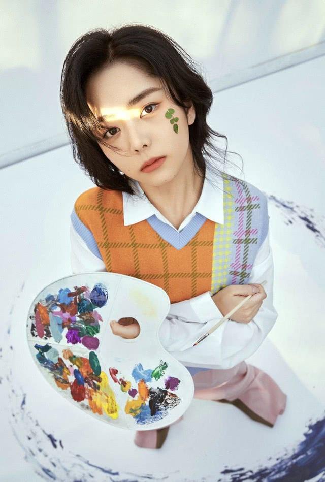 谭松韵戴火了的蝴蝶结发夹,谭松韵真的特别童颜吗