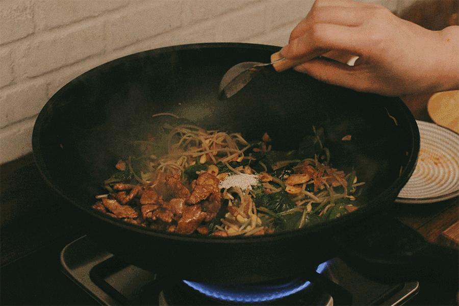 简单清洗油烟机家庭主妇必备,有了它清洗油烟机再也不愁啦