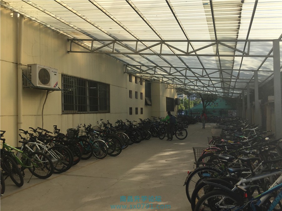 走进校园小学生们的笑容天真烂漫,走进南昌红谷滩新区实验学校