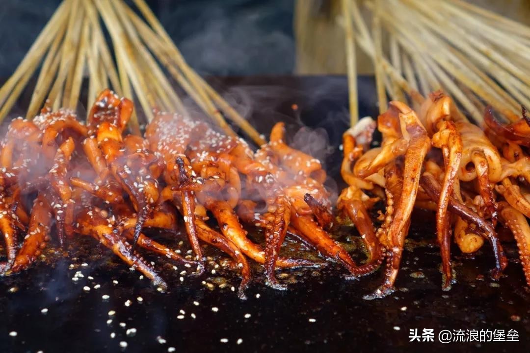烤冷面是东北特色小吃吗,东北特色风味小吃烤冷面大全