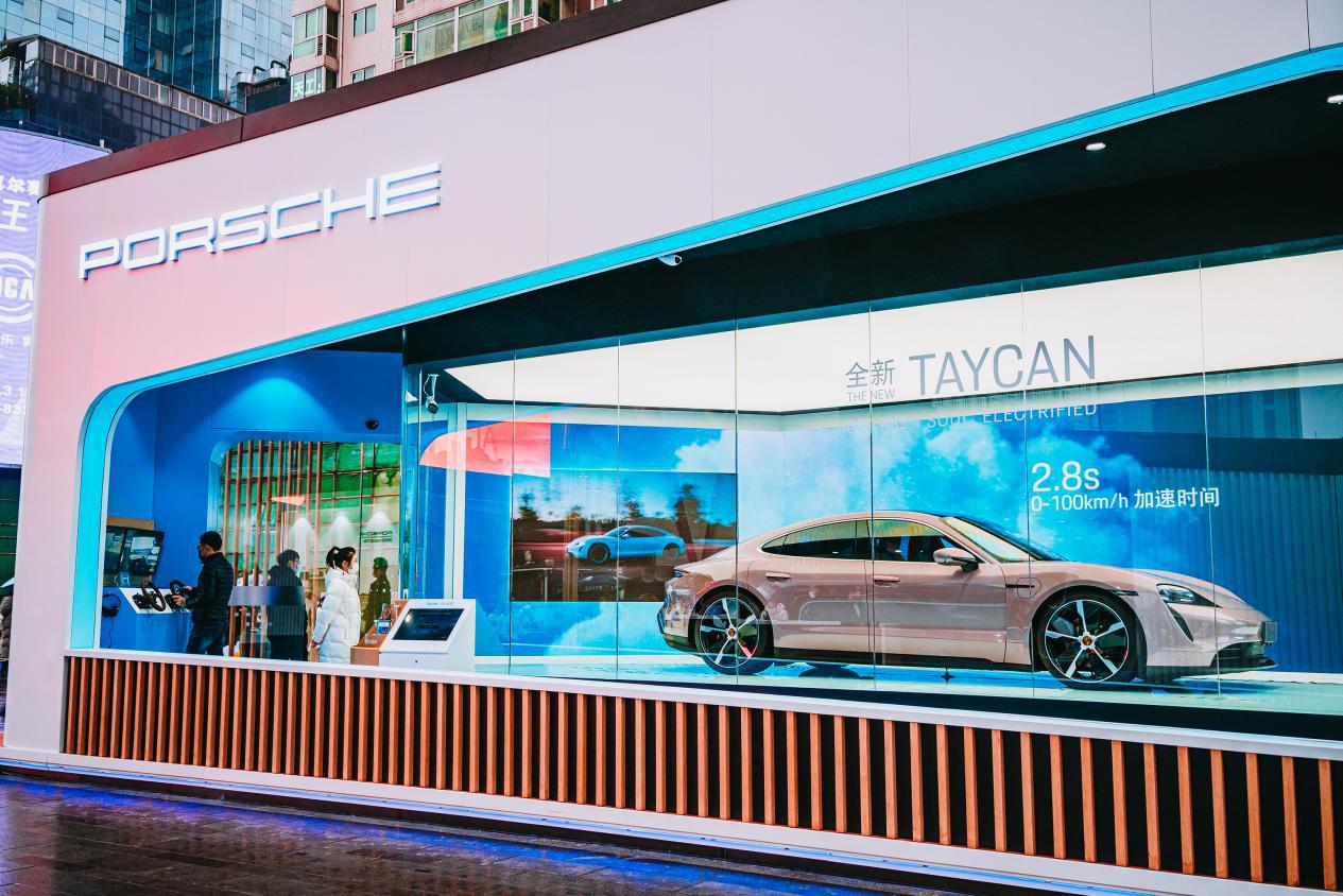 taycanturbos冰莓粉,买不起taycan的比亚迪