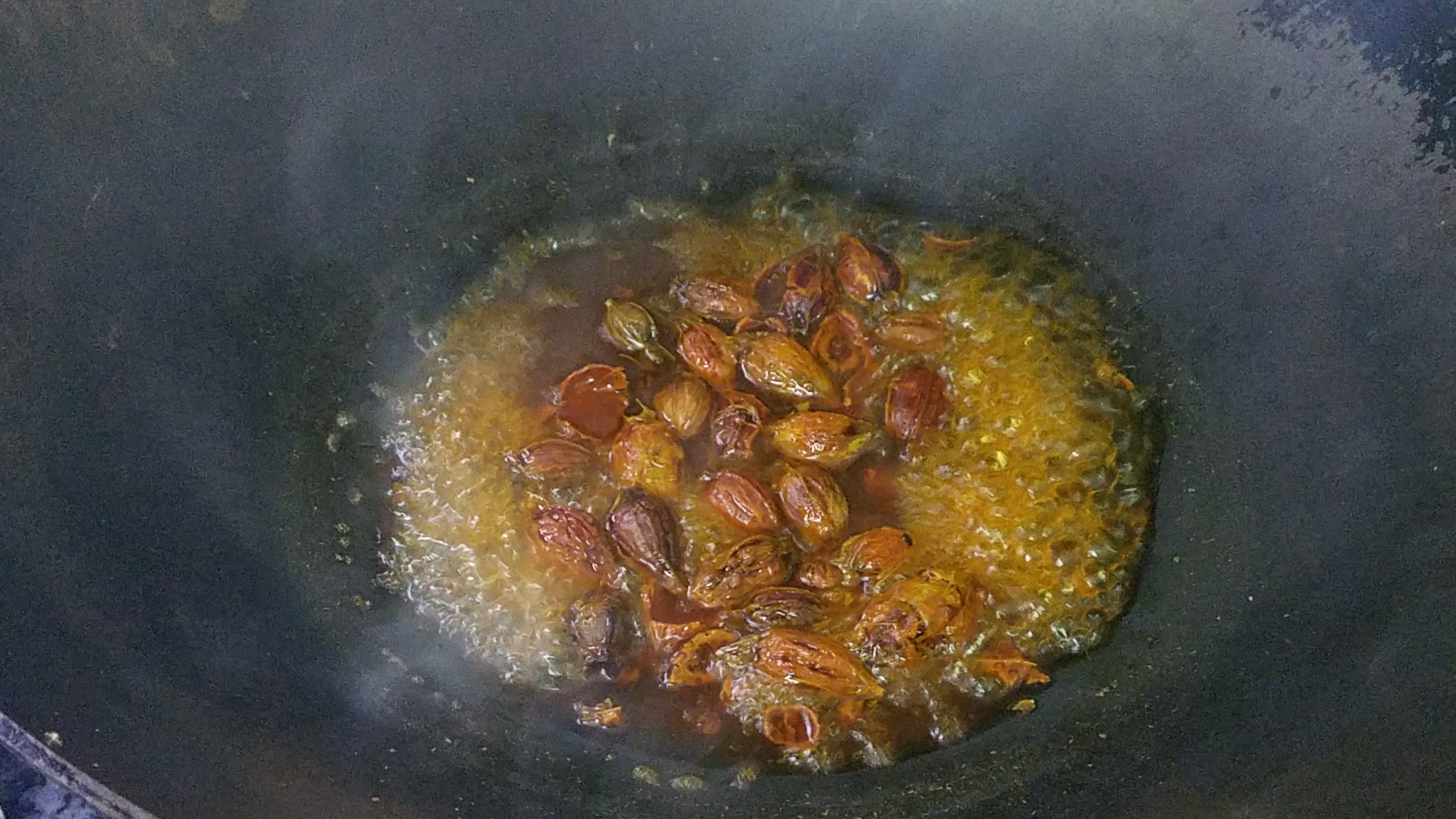 广东正宗的水煮盐焗鸡,广东用盐的盐焗鸡爪的正宗做法