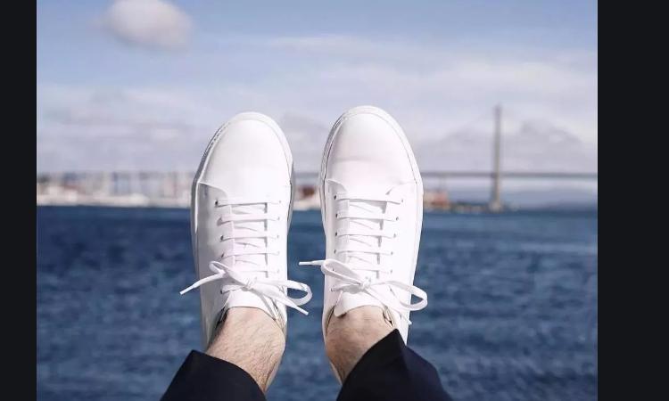 怎样清洗发黄的鞋子才洗得干净,帆布白色鞋子发黄怎么清洗