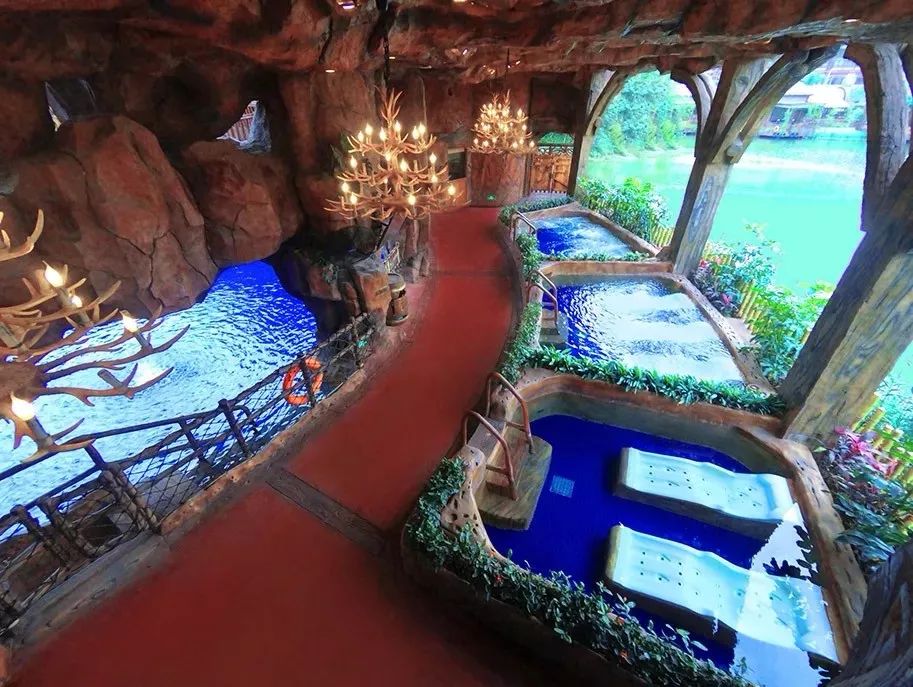 番禺｜2天1夜仅499住1房1厅房车+早餐+2大2小长鹿休博园门票+泳池