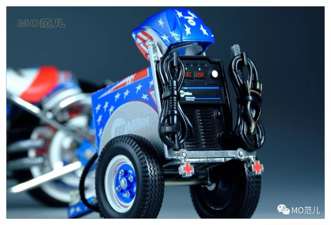 想试试用蓝色“焊”住你的眼睛是什么感受吗？