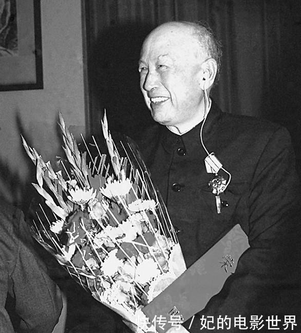 钱学森回到国内，主席问他有何特长，钱老的回答让人尊敬！