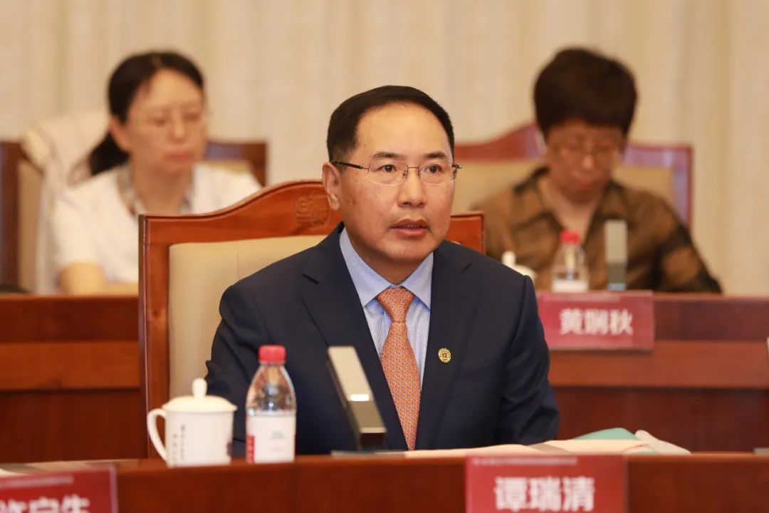 回母校捐赠1000万,谭瑞清向母校复旦大学捐2亿