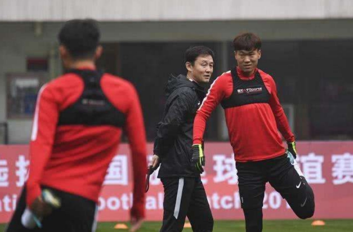 我就喜欢大连赢！这位出身绿城青训的前国奥队长来了，18岁进一线