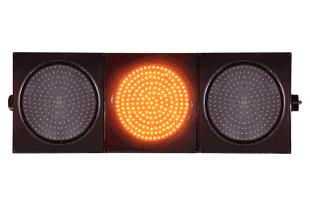 黄灯闪烁为冒进灯扣三分罚二百,黄灯闪烁第一次越线算违章吗