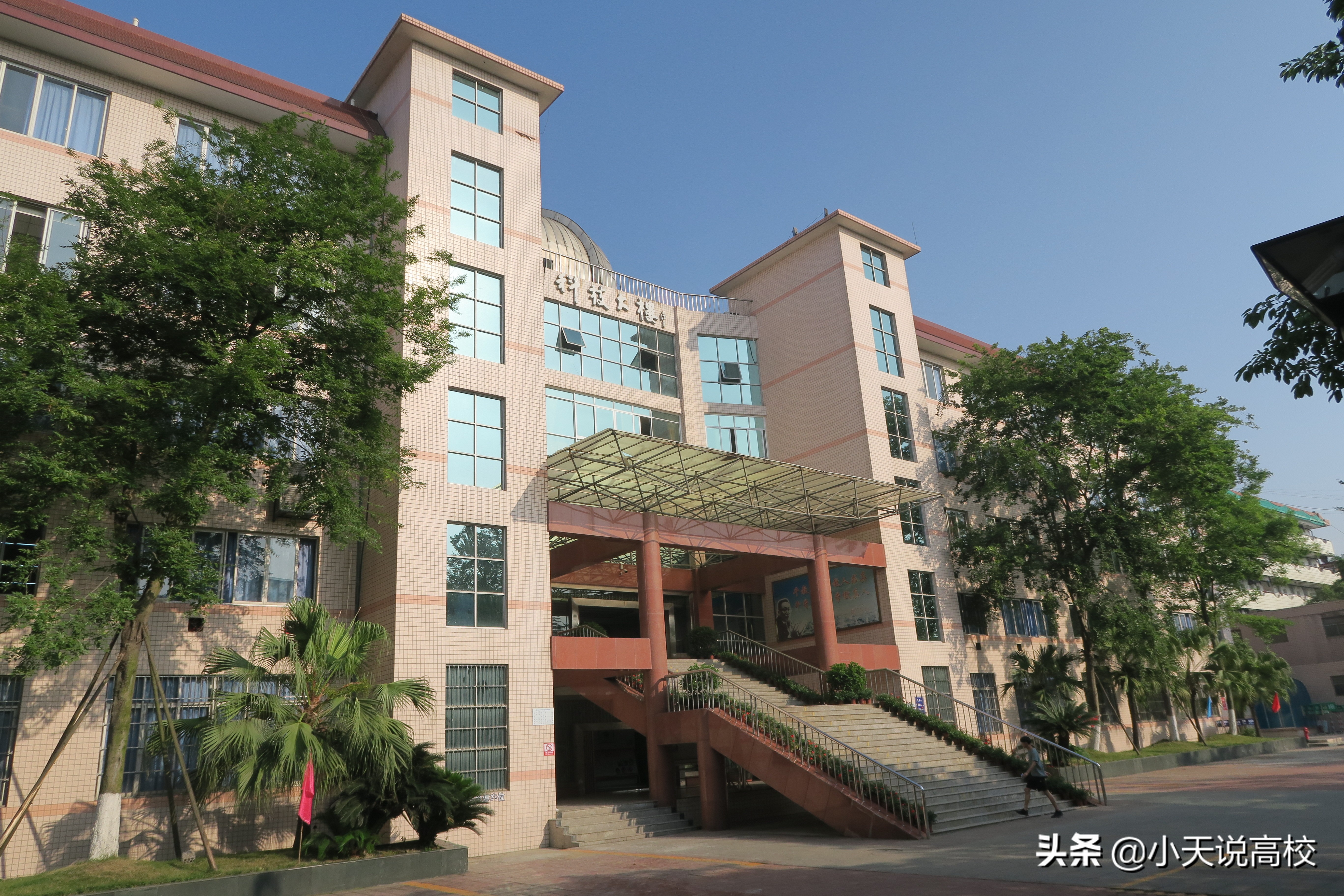 成都双流中学：11名清北硕、博士将入职，“宇宙的尽头”是编制