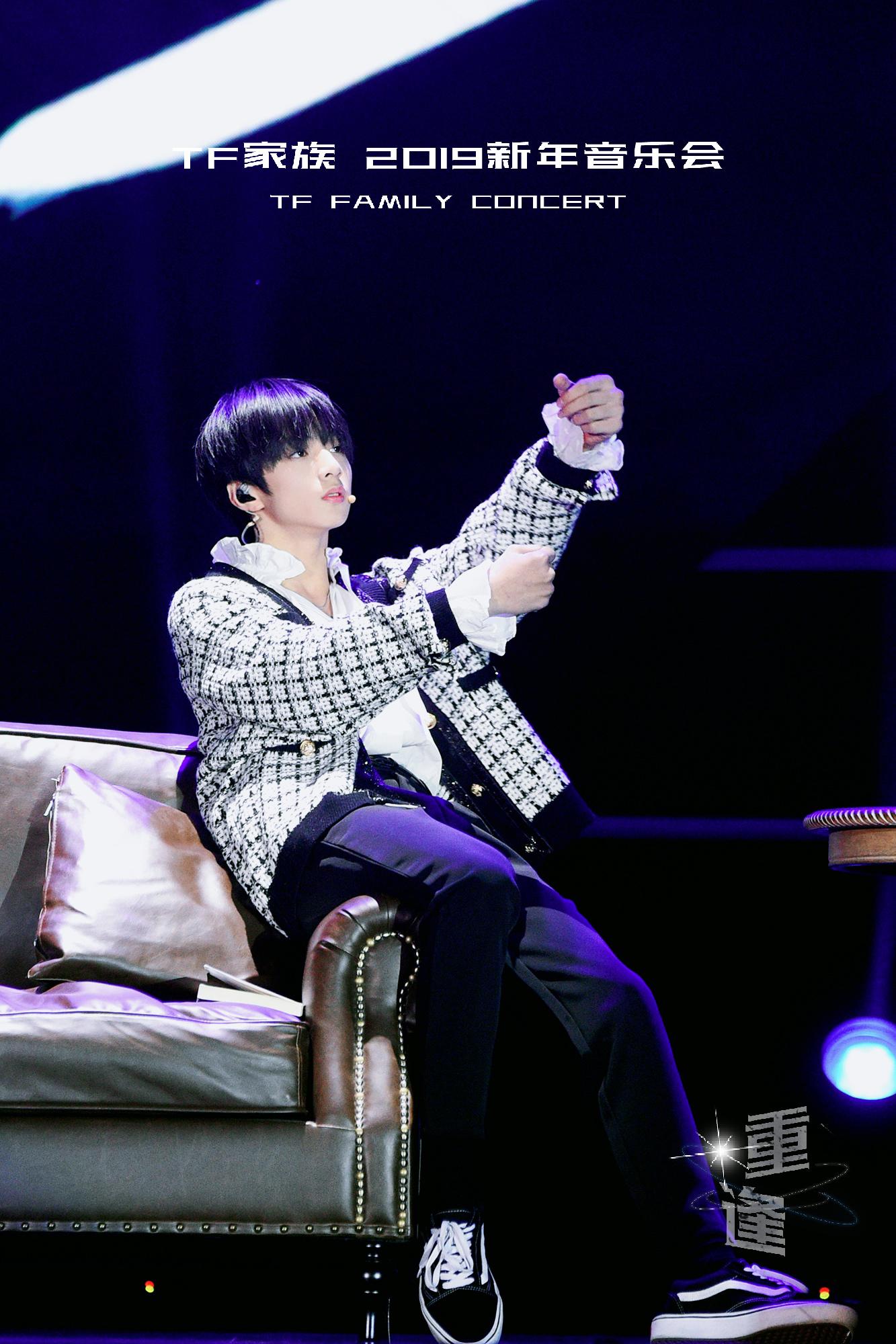 时代峰峻新年音乐会重逢姚景元,时代峰峻三代和二代重逢音乐会