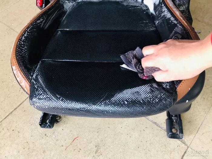 真皮座椅破了一点皮还在上面,汽车真皮座椅破了如何修复
