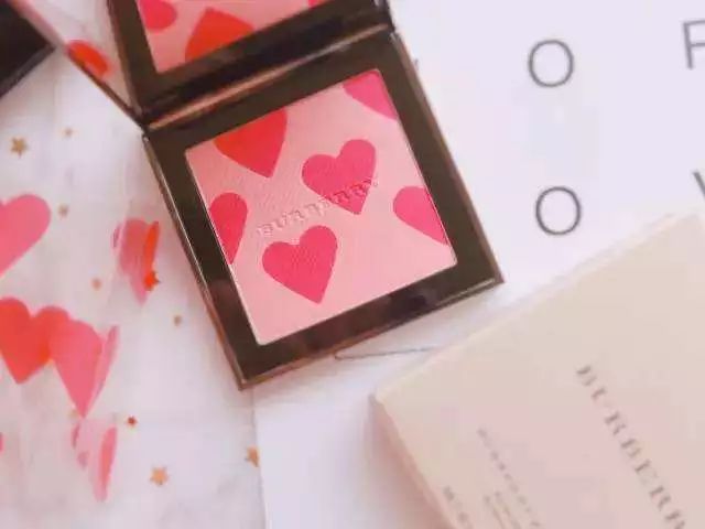 男朋友约我吃饭总是我买单,男朋友给我发了10块红包