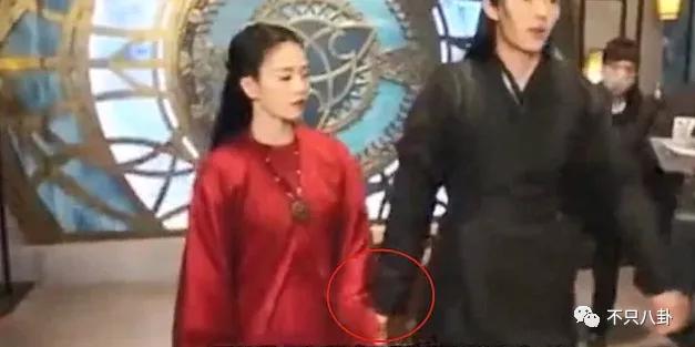 他俩到底分没分？甜蜜恋爱时怎么也没想到现在会撕成这样吧