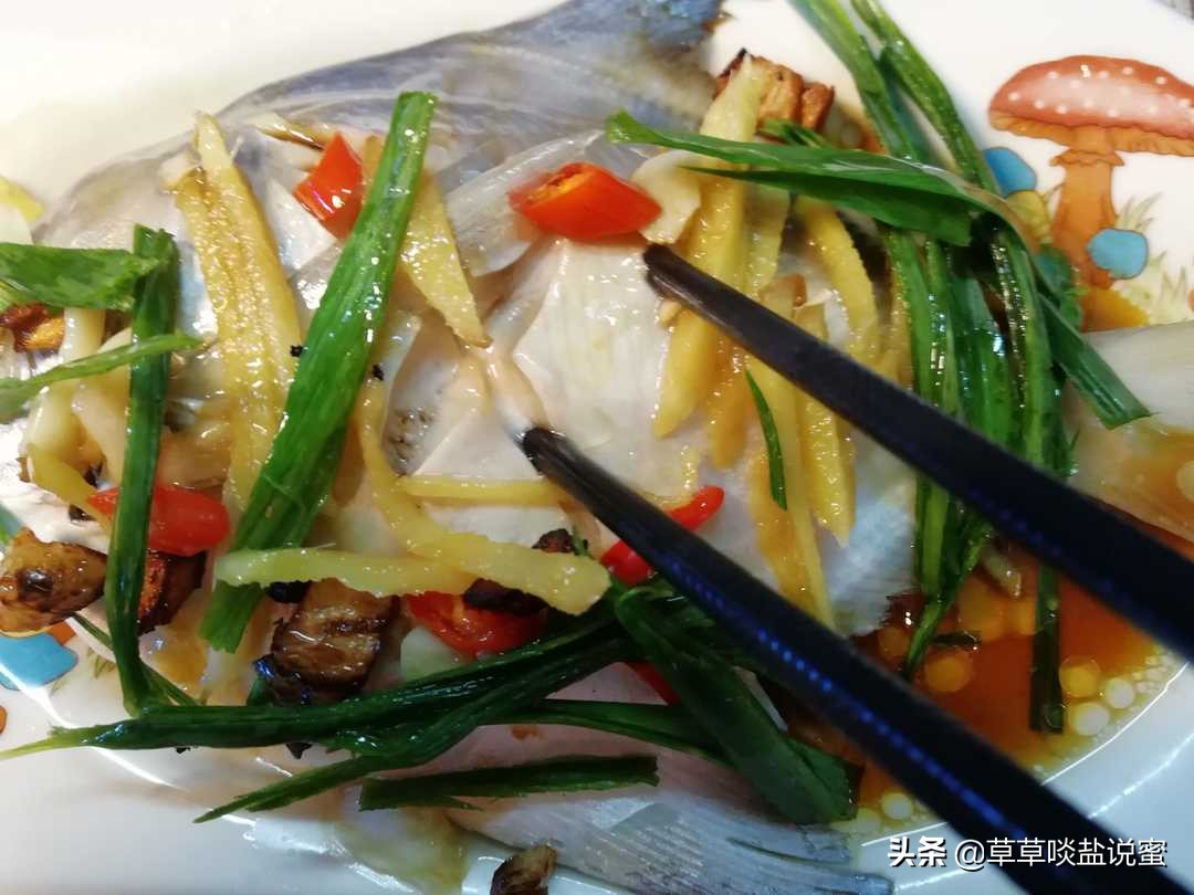 正宗清蒸鲳鱼的刀法,清蒸银鲳鱼的正宗制作方法