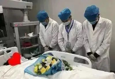 8岁男孩口吐白沫，昏迷入院，医生告知原因，宝爸痛扇自己嘴巴