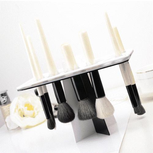 新手化妆需要使用什么样的化妆刷,化妆刷的认识与使用方法