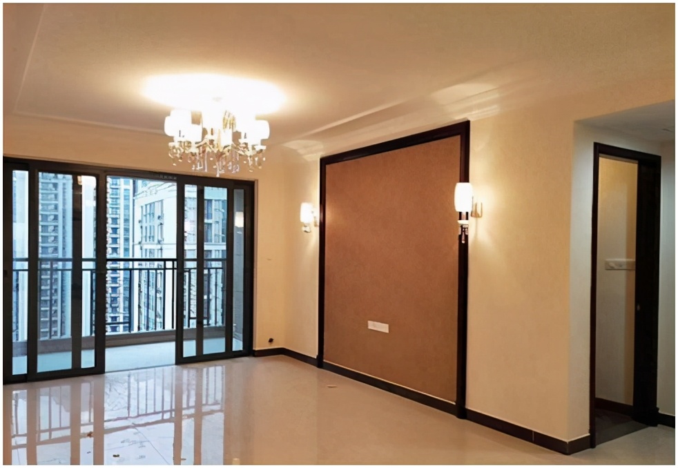 两边房间中间客厅精装房改造,住了一年的精装房要不要改造呢