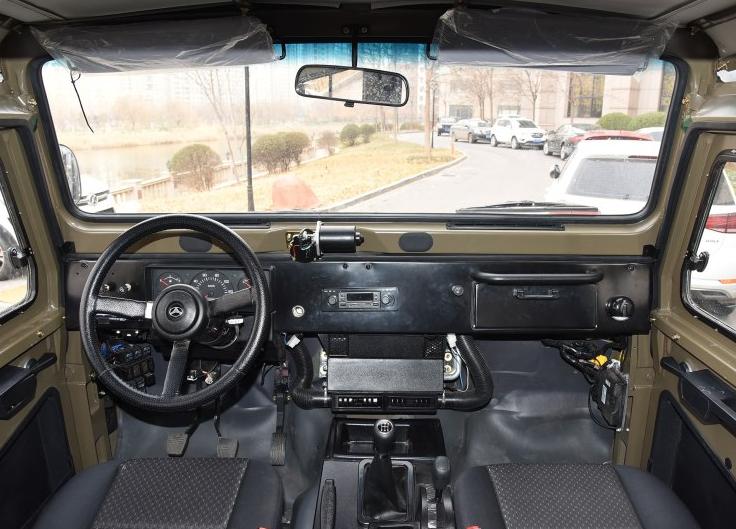 越野圈公认的三款老炮车型,手动挡、手摇窗、手摇发动,212上榜