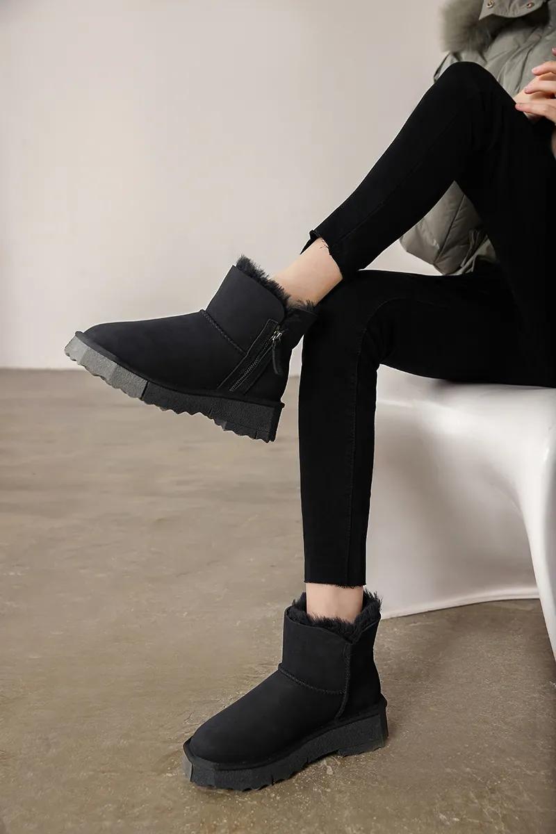 温暖雪地靴冬季怎么搭才美,舒适时尚秋冬雪地靴
