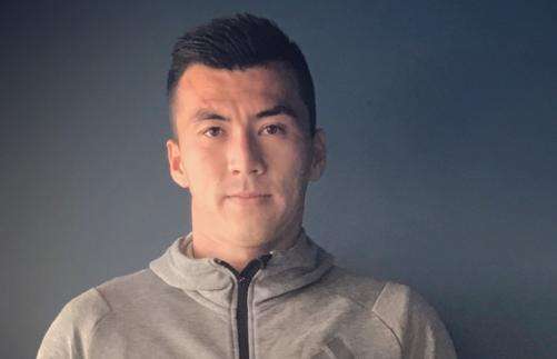 与*疆新**足球旅欧第一人叶尔杰提谈职业足球——梦想为国征战