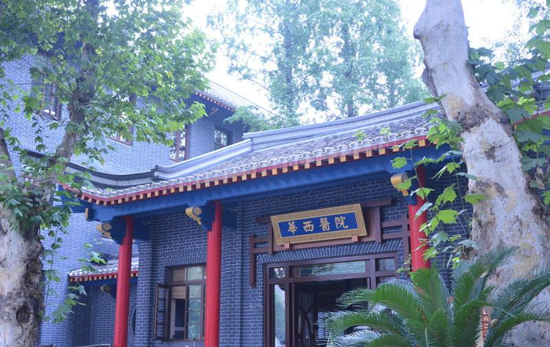 打铁还需自身硬出处人民日报,泸州医学院为什么要改名