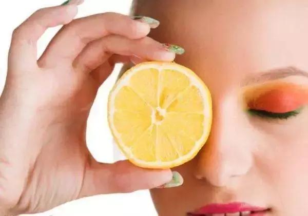 夏日不愁，4种方法拯救你的皮肤，和「鸡皮肤」说再见