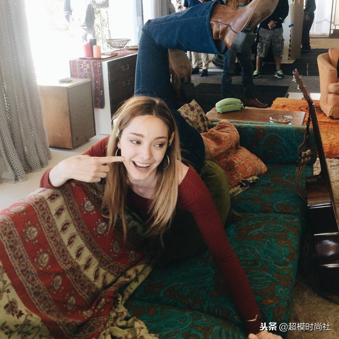 美人不做“花瓶”?她会芭蕾提琴走秀演戏,还是门萨高智商会员