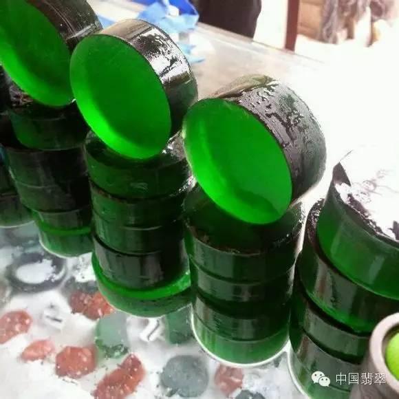 从8亿天价玻璃看翡翠市场上的“替身”