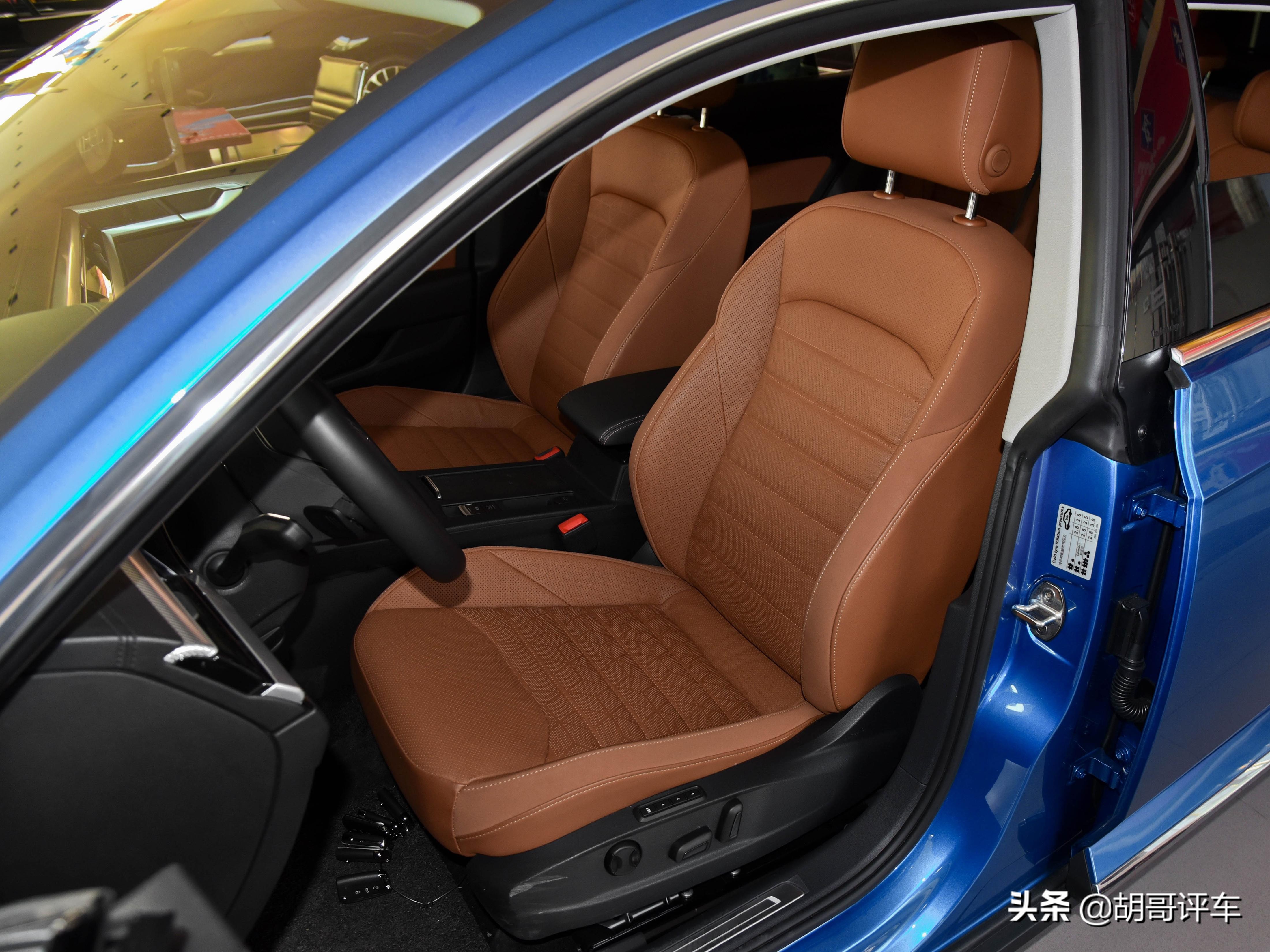 大众cc2022新款猎装和炫目版哪个好,大众cc全系列车型大全