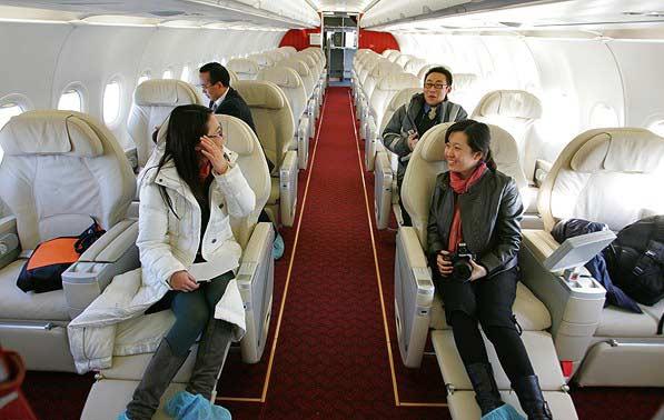 空姐不止貌美如花，南航空姐仅凭嗅觉，成功挽救近200名乘客