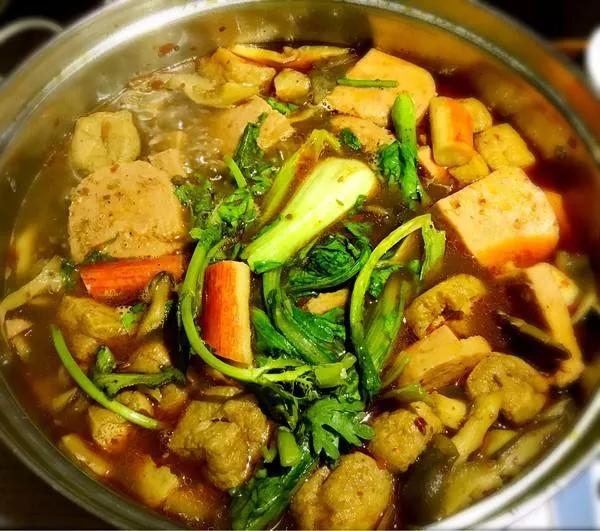 关东煮和麻辣烫有什么区别,麻辣烫和关东煮的区别哪个好吃