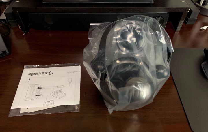 罗技g923力反馈方向盘 (开箱体验罗技g923赛车方向盘)
