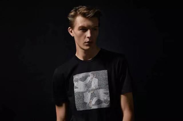 迈克尔杰克逊最具标志性装扮,迈克尔杰克逊奢华服饰