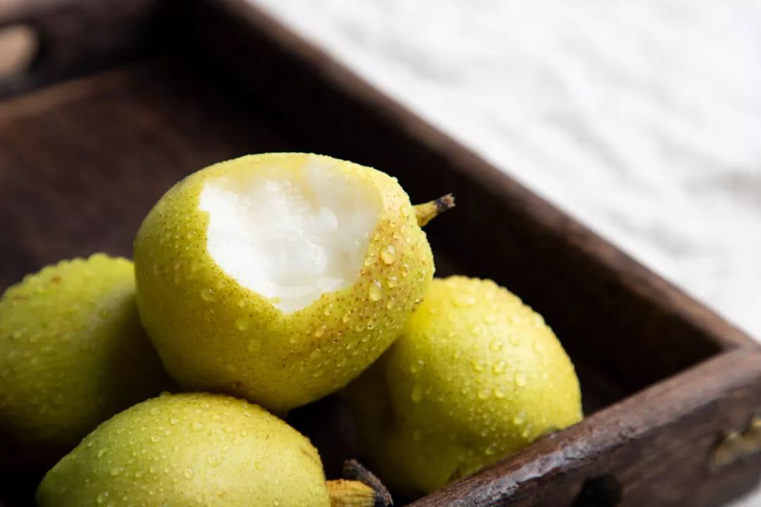 产自*疆新**,来自“梨城”,由于皮太薄肉太脆运输不便,常被冒充